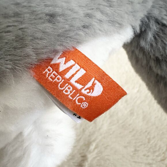 Wild Republic Great White Shark 14” Plush Embroidered Eye Stuffed Toy - Picture 5 of 6